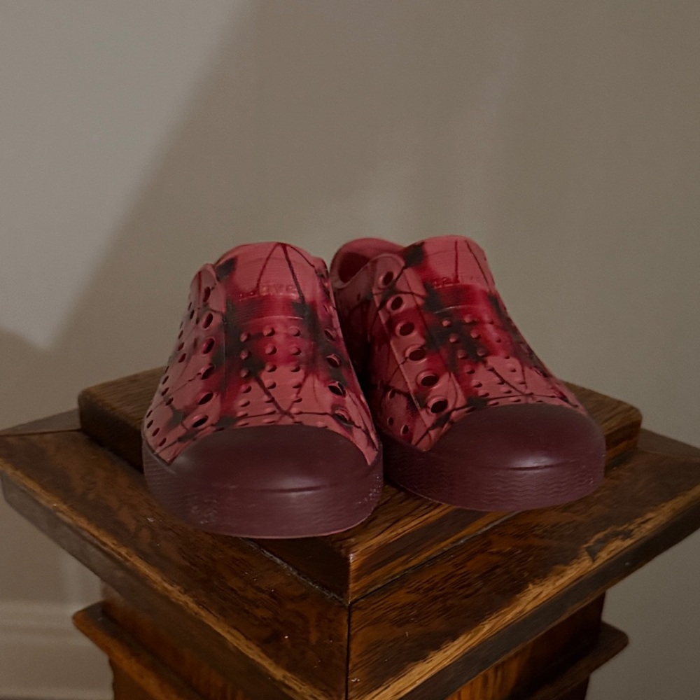 Unisex Native Kids Burgundy Slip-On Sneakers